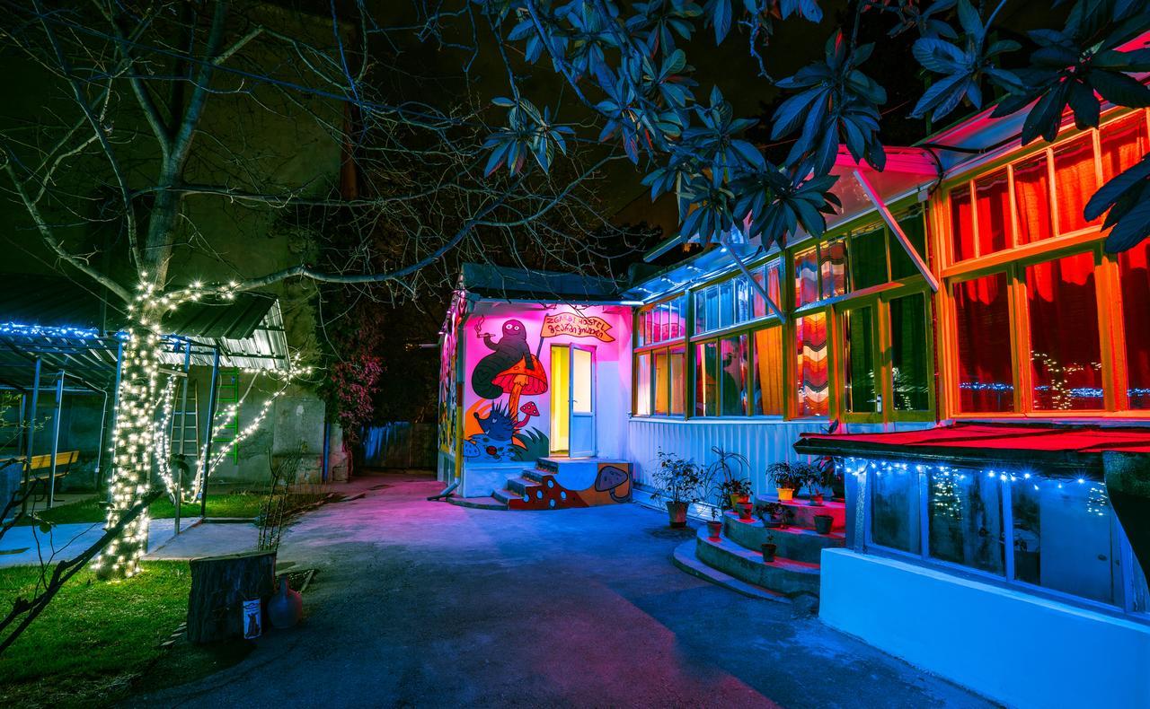 Zgarbi Hostel Tbilisi Exterior foto